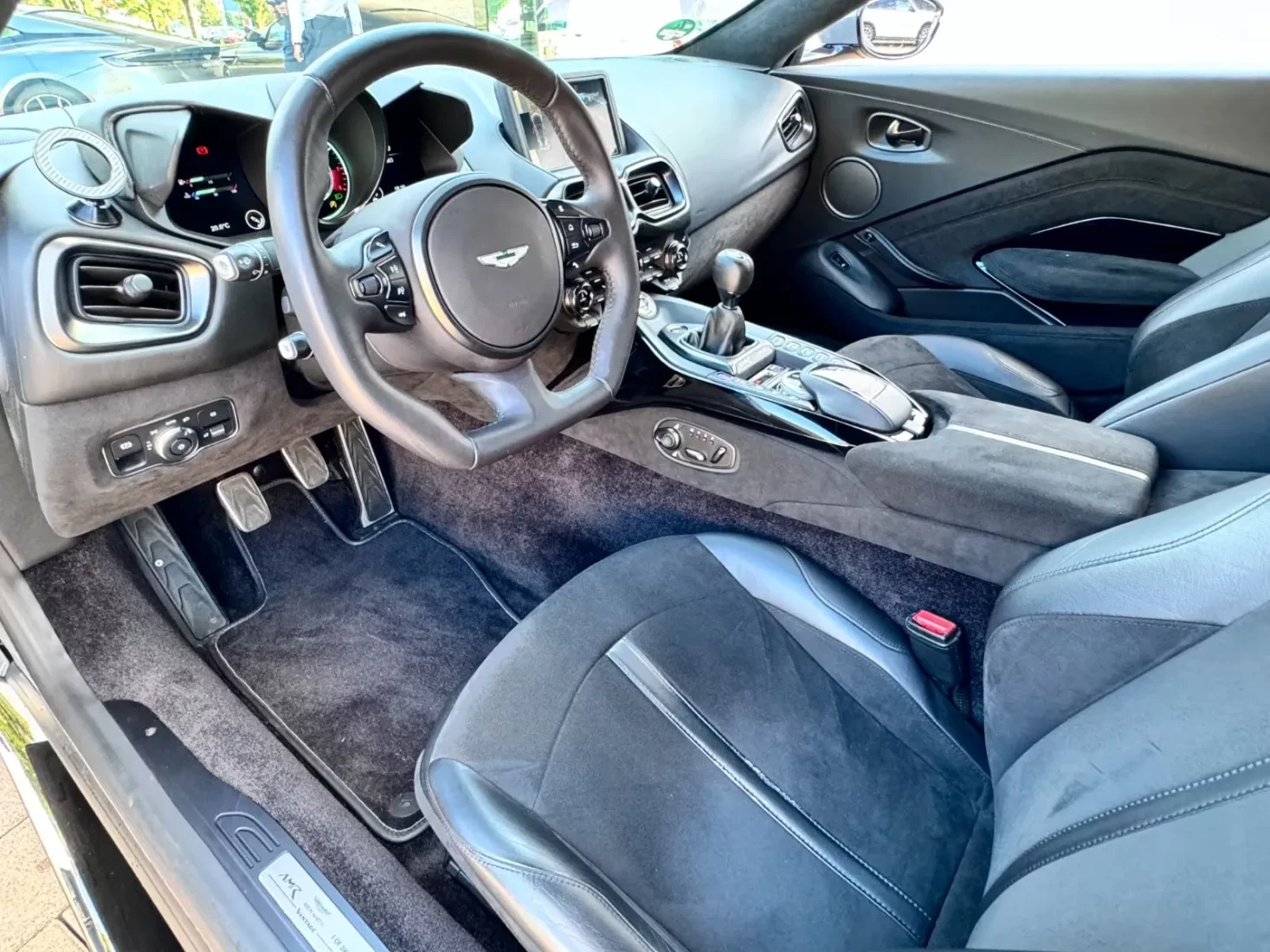 Aston Martin V8 Vantage AMR (1 of 200)