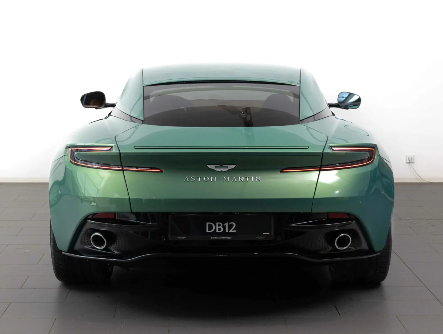 Aston Martin DB12