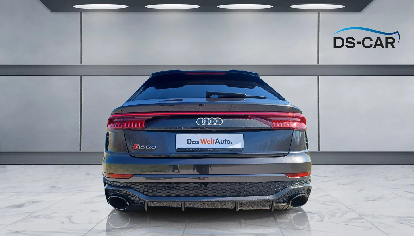 Audi RSQ8