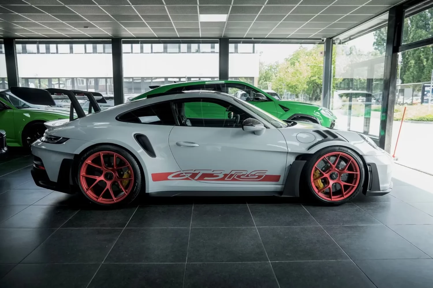 Porsche 911 GT3 RS Weissach
