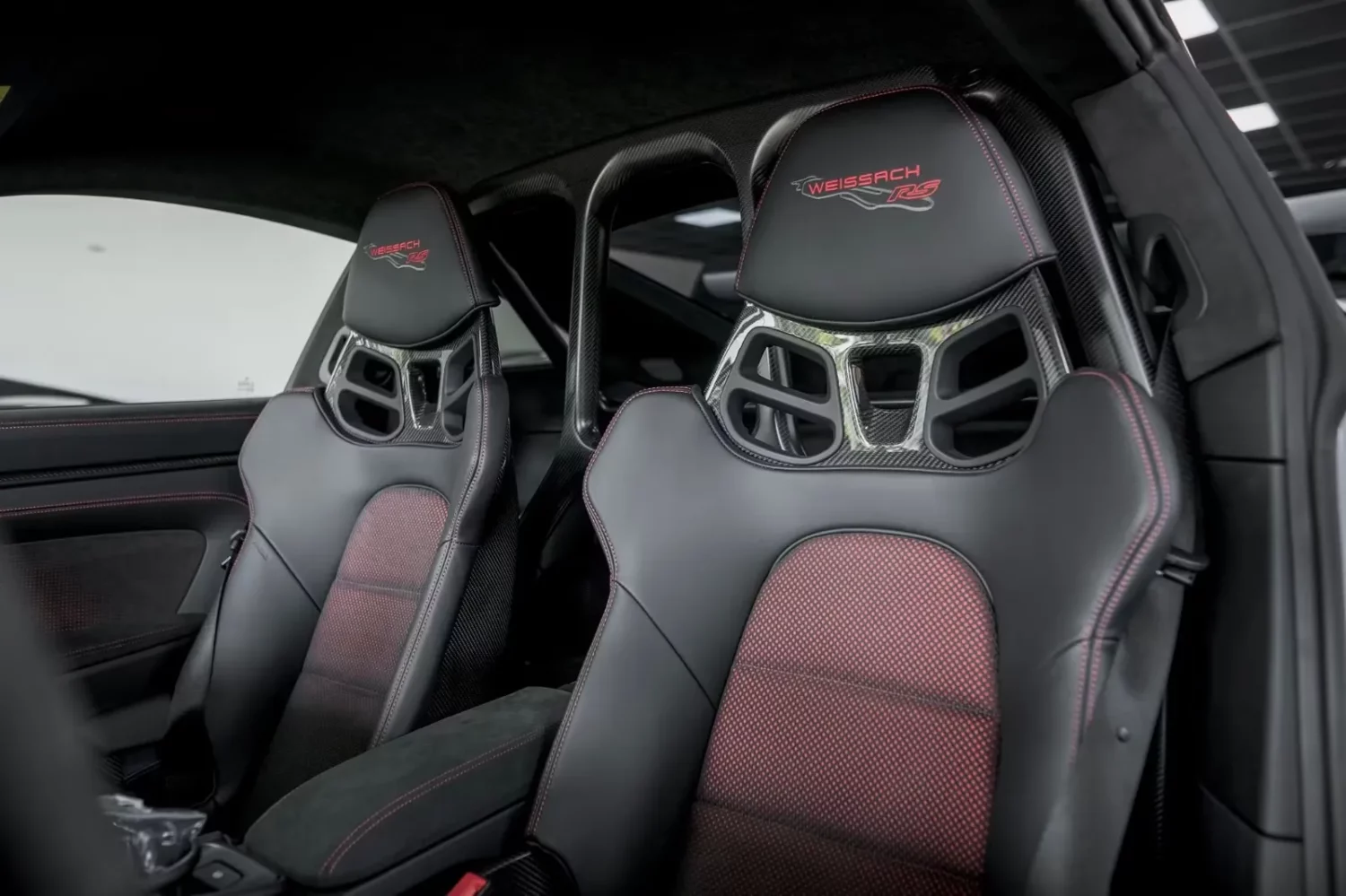 Porsche 911 GT3 RS Weissach