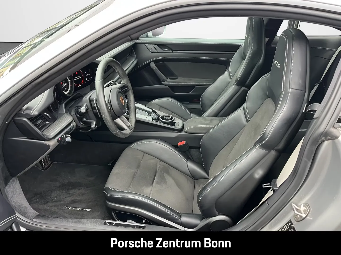 Porsche 911 Carrera 4 GTS