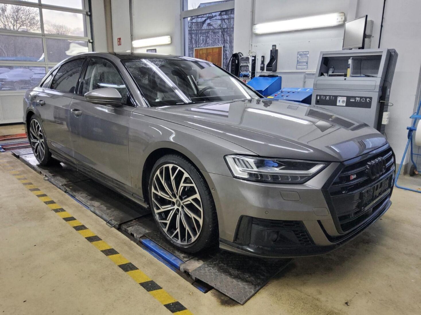 Audi S8