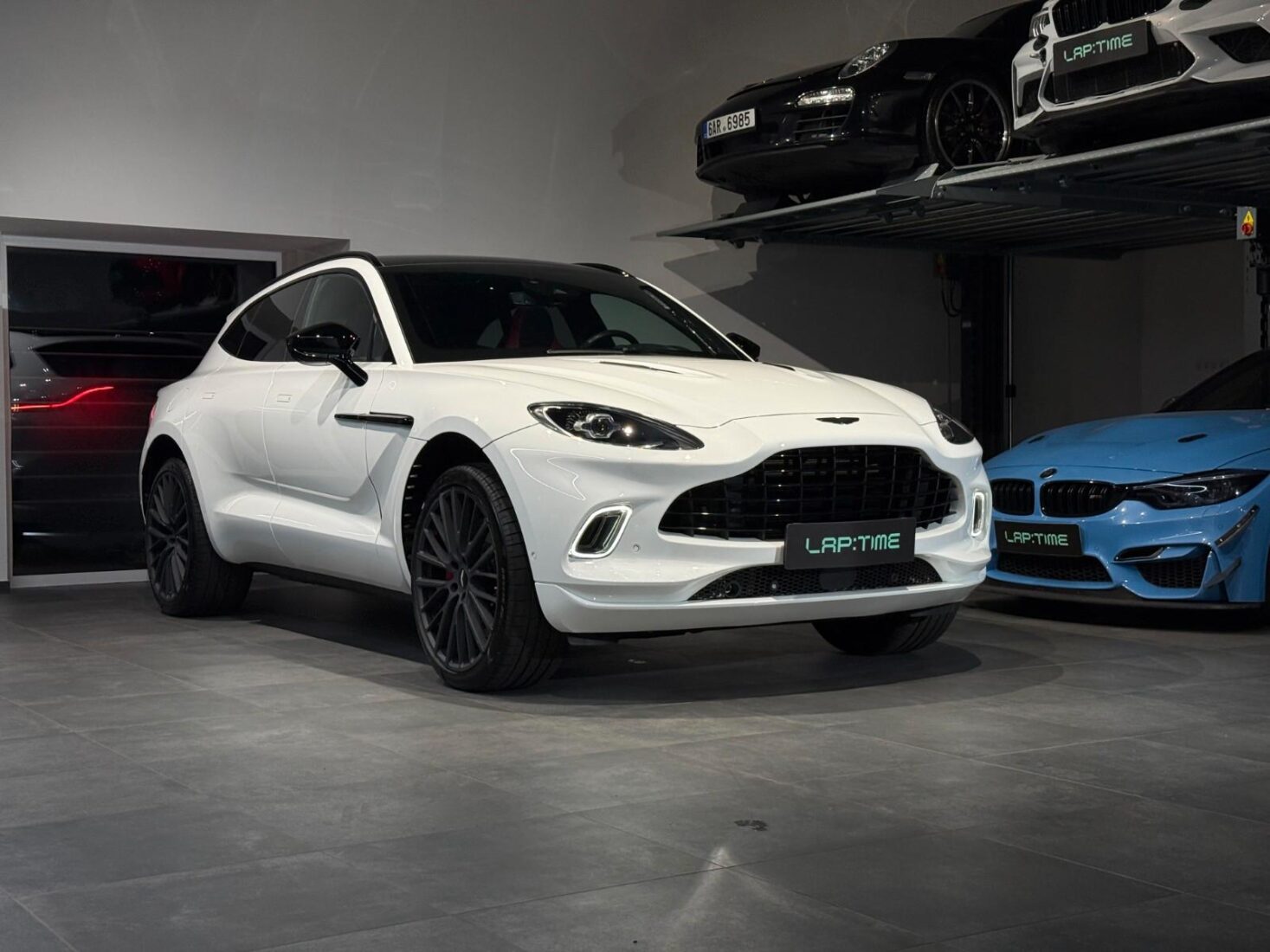 Aston Martin DBX