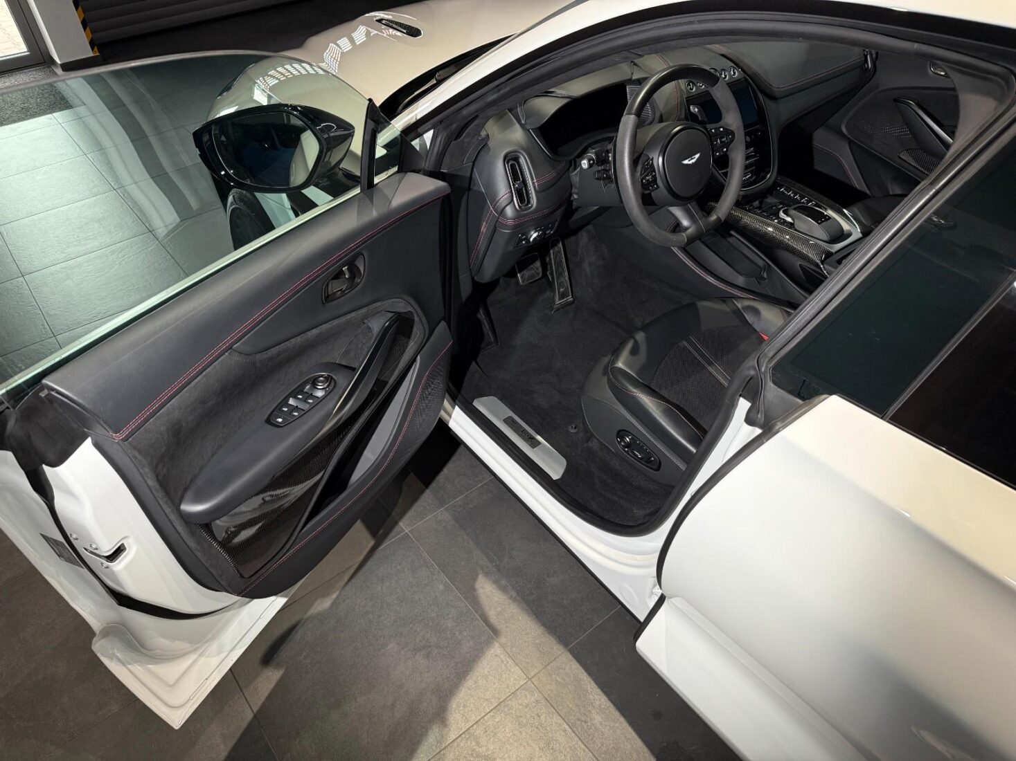Aston Martin DBX