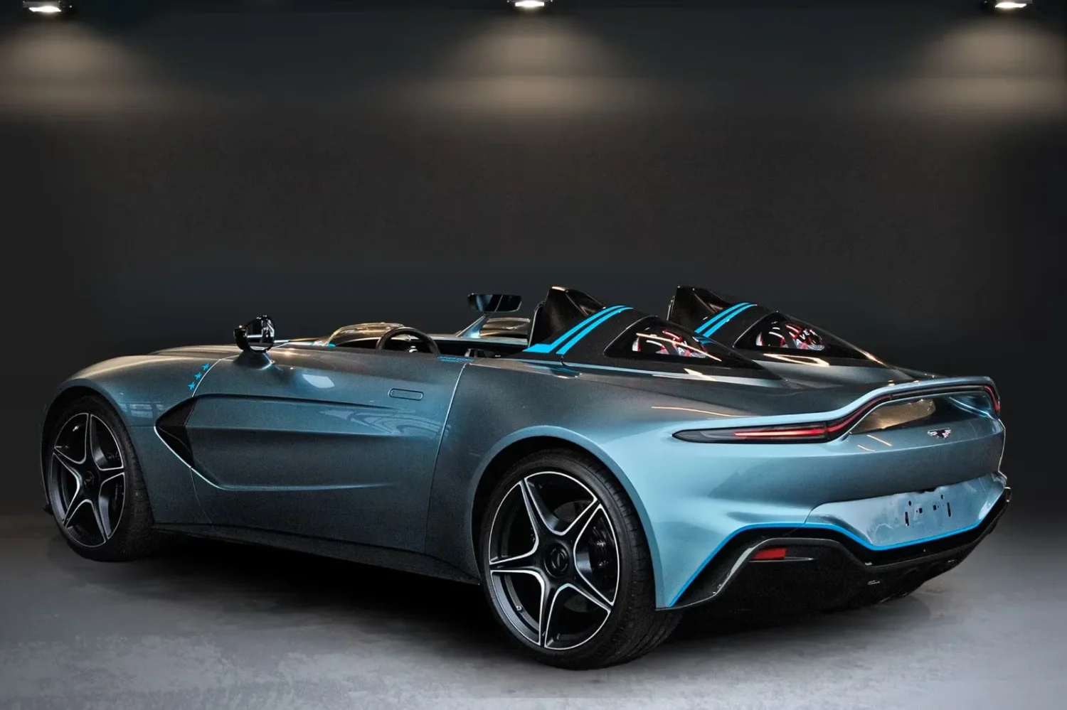 Aston Martin V12 Speedster Top Gun: Maverick Edition