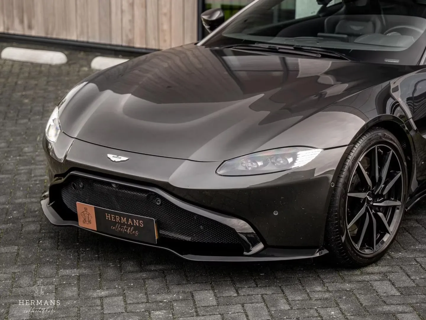 Aston Martin V8 Vantage