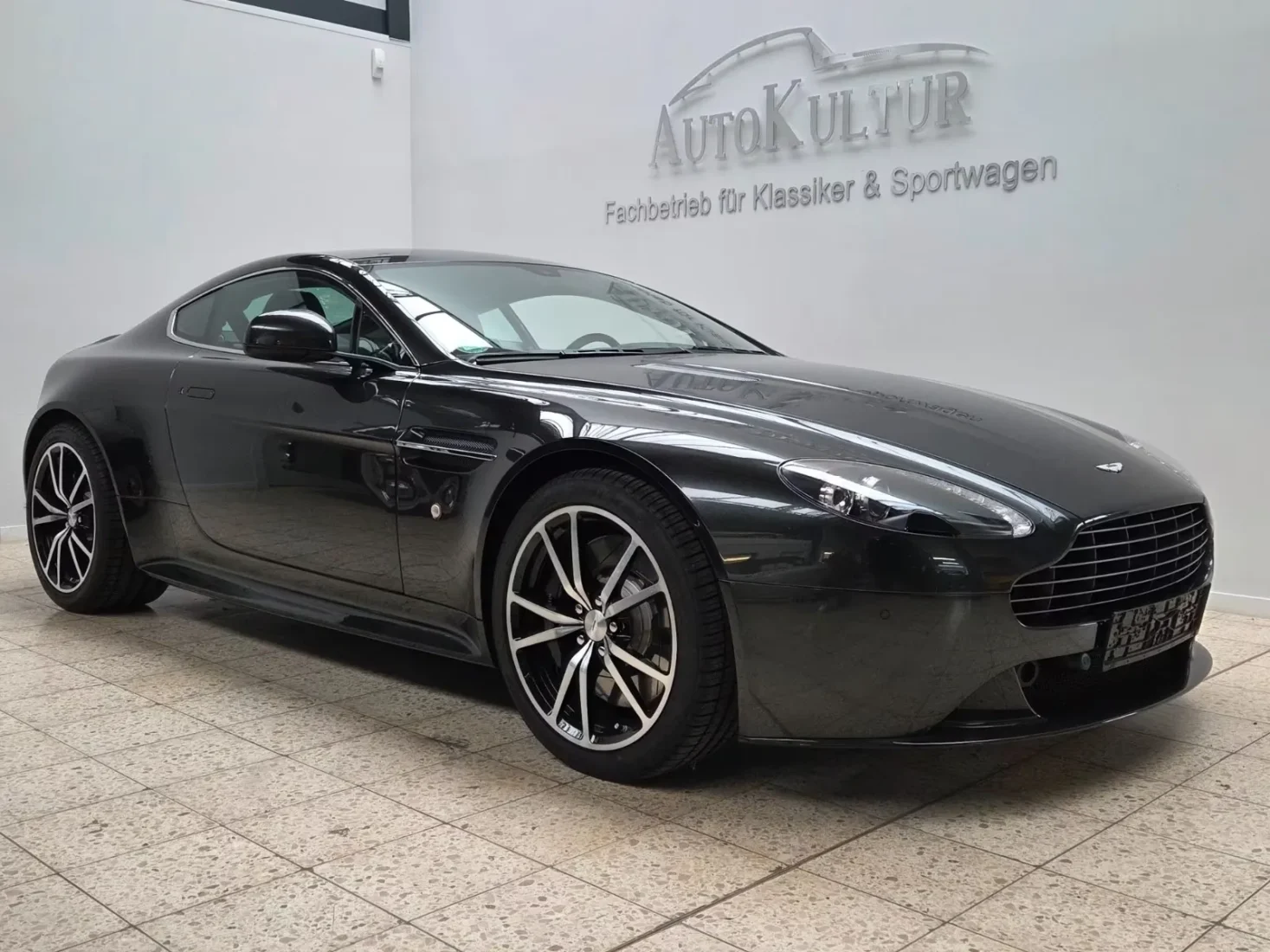 Aston Martin V8 Vantage S SP10 Manuál