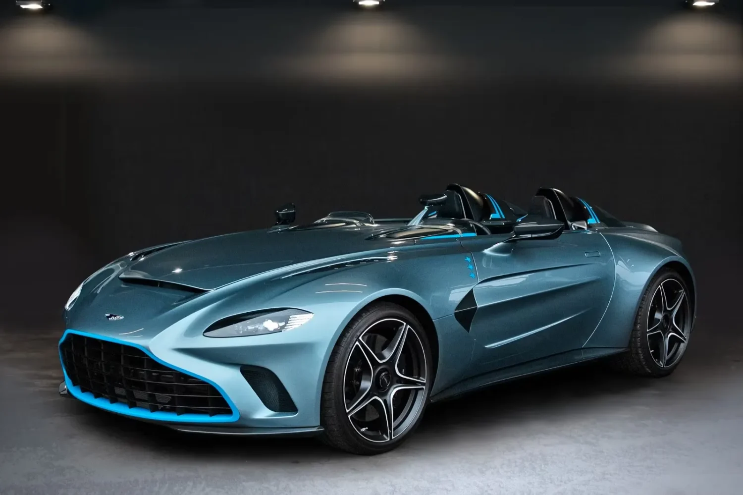 Aston Martin V12 Speedster Top Gun: Maverick Edition
